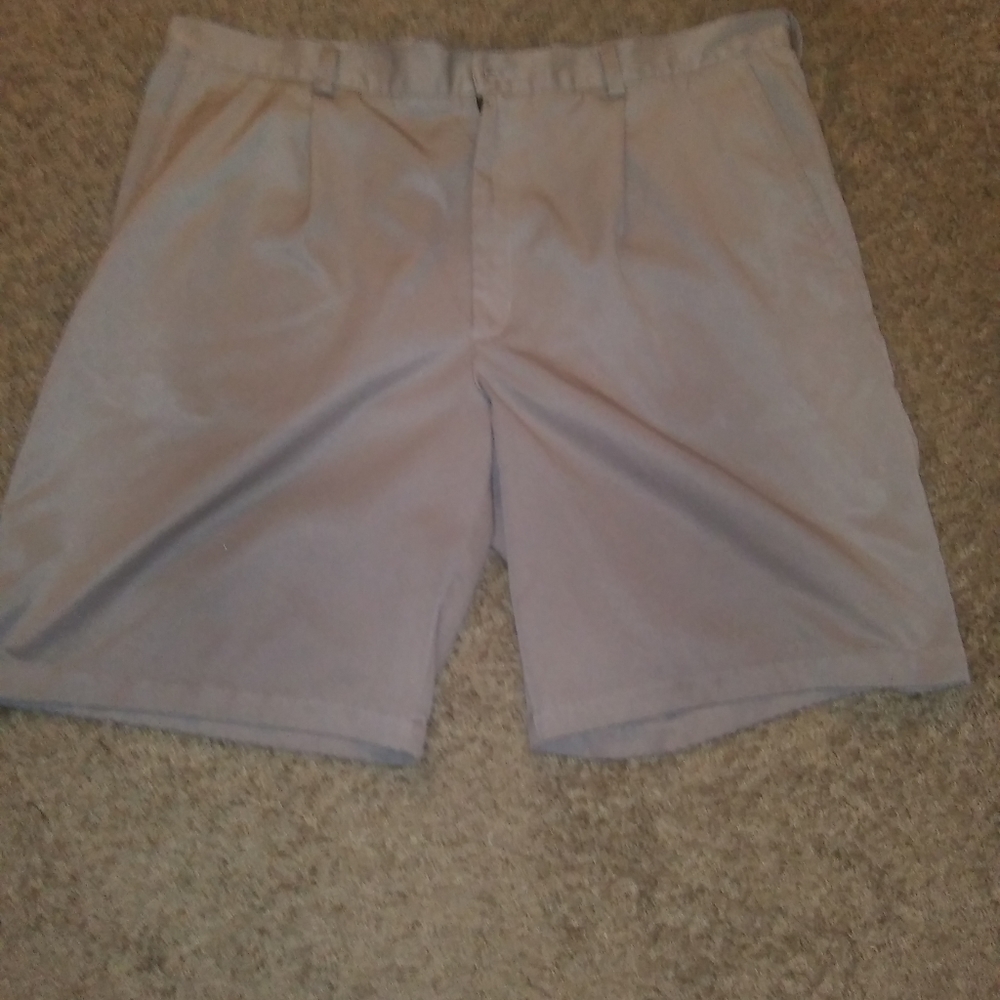 Size 42 tan Nike Golf shorts